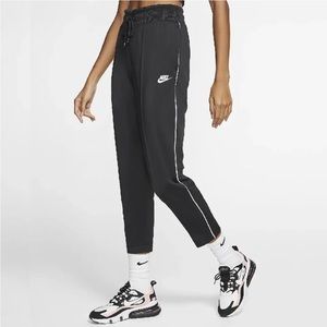 Women’s Nike heritage sweatpants Black white Size XS pockets drawstring …